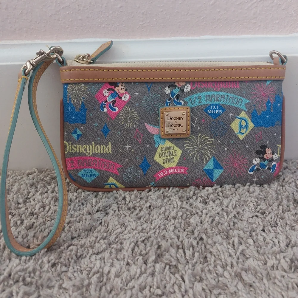 NEW Dooney & Bourke runDisney Marathon Running Wallet - Disney Wristlet - Picture 3 of 8